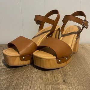 Women’s heeled sandals